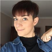 Profesora titulada en Diseño de moda y Diseño gráfico con más de 5 años de experiencia en el sector. Fichas técnicas, moodboards..